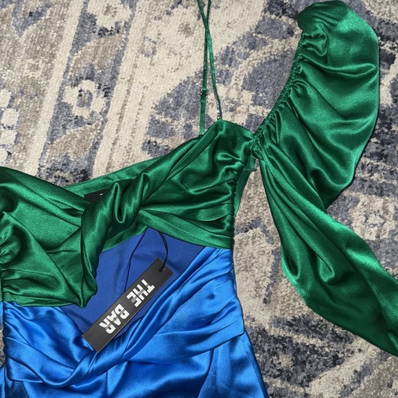 The Bar Twist Dress in Emerald & Cobalt - Picture 6 of 6